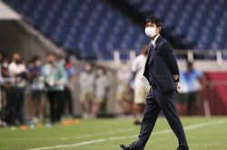 比伊奇乌龙球助日本队绝杀澳男足 获6分的日本队与阿曼积分相同_澳大利亚队