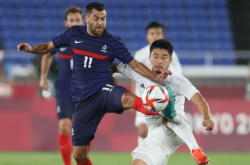 The Olympic men's football standings and the top 8 matchup: Japan and South Korea both won the first place in the group, and Shaao came out last