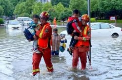 大雨に見舞われた湖南消防士は、「洪水」を聞いて動いた。