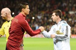 Messi finally beat Ronaldo! 2 crowns this season, Portugal superstar 0 crowns, is there any hope for the World Cup?