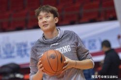 恭喜丁彦雨航为了梦想而离开山东男篮，加盟上海男篮年薪曝光