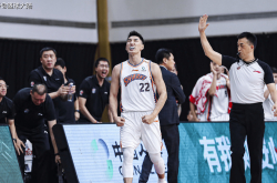 李春江下狠手！五位老将正式走人，上海男篮刮起青春风暴_上海队_鞠明欣_赛季