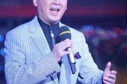 ミリタリーシンガーのYuJunjian：「リトルポプラ」で有名な彼は50年間芸術に携わっていますが、今はどうですか？