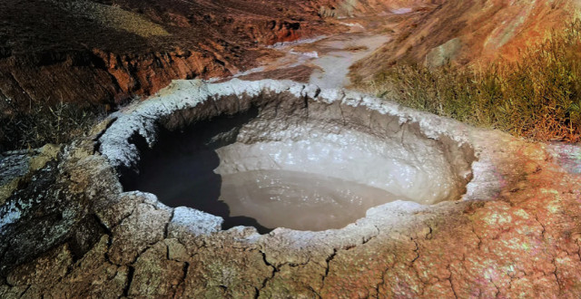 会移动的灾难,泥火山正在以蜗牛的速度,向人类世界"进攻"