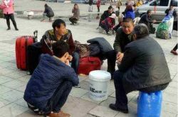 私は毎月海外で妻に送金していましたが、帰国して初めて妻が他人の義理の娘になっていることがわかりました。