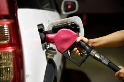 油价或将“十连涨”，十来万预算，低油耗混动车型该怎么选？