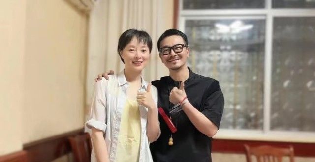 50岁吴越仍单身一人,剪寸头短发难掩发际线后移,略显沧桑憔悴