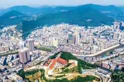 四川省には小さな郡がありますが、成都空港に直接アクセスできる4つの高速道路があります。