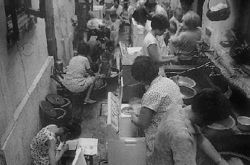 1992年轰动上海的“流氓案”：四人当众扒掉女子衣服，主犯判死缓