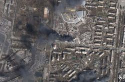 アゾフ連隊は口が固く、最後の人と戦っています。将校は走りたかったのですが、チェチェンの首長にブロックされました。