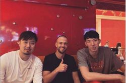 Three news! Yang Ming accepted an exclusive interview with Liao Television and revealed that at 3 o’clock, the new star of the Liaoning basketball team arrived in the United States. Zhou Qi’s latest news_Games_Asian Cup_Liaoning