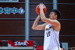 Yang Ming has patience! The 26-year-old Liaoning basketball genius has two choices in the CBA, and he is low-key with his girlfriend – yqqlm