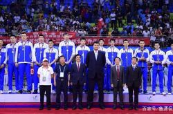 国庆前夕全运会男篮比赛落下帷幕，辽篮的冠军颁奖仪式让人感动