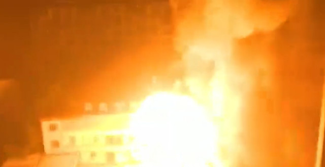 马鞍山一饭店起火引液化气爆燃，目击者：发生3次爆燃，声音很大_腾讯新闻