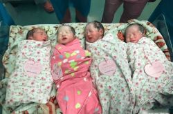 孕妈分娩四胞胎变六胞胎，爸爸产房外急哭