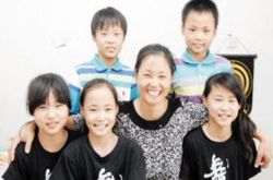 中国で最初の五つ子が誕生してから18年が経過し、現在の生活環境は感動に満ちています。