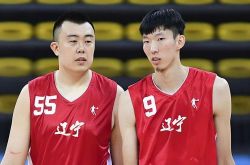 3 news overnight! Han Dejun stated that Zhou Qi returned to the Liaoning basketball team, Xu Jie completed his contract renewal, and Shandong refused to change coaches