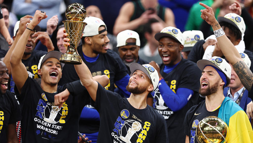 【回放】21-22赛季总冠军颁奖仪式 库里收获第一座fmvp