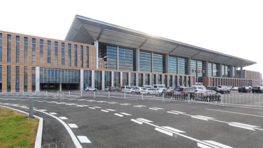 直击北京丰台站列车首发瞬间