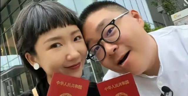 3年抱俩的朱玲玲,担心俩儿子的婚事,年近40的还没对象何超莲透露家庭