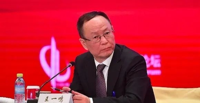 王一鸣：财政政策需要加大力度，可考虑上调赤字水平或发行特别国债_腾讯新闻