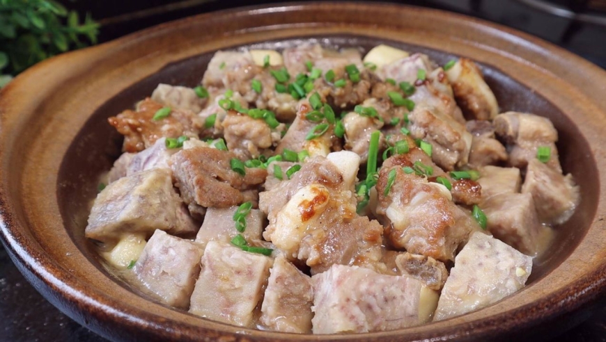 吃了不想停的一锅广式香芋排骨煲,香嫩多汁开胃,天热来一锅过瘾