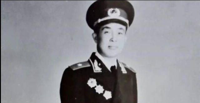 独臂将军陈波和他的党证传奇_腾讯新闻