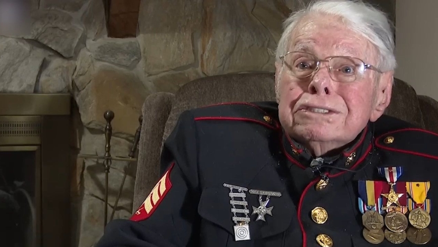 百岁二战老兵谈美国现状潸然泪下:"这不是我为之而战的国家"