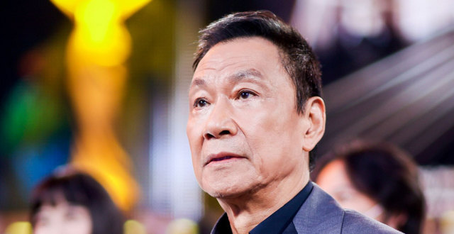 老戏骨王学圻儿子王大庆：理解父亲晚年离婚，娶模特妻子幸福美满_腾讯新闻