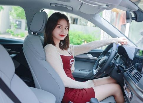 夏日炎炎,美女开奥迪q5l打卡长沙网红景点,有怎样体验?