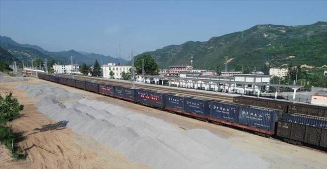 宝鸡车务段凤州车站单日货运发送量创历史新高