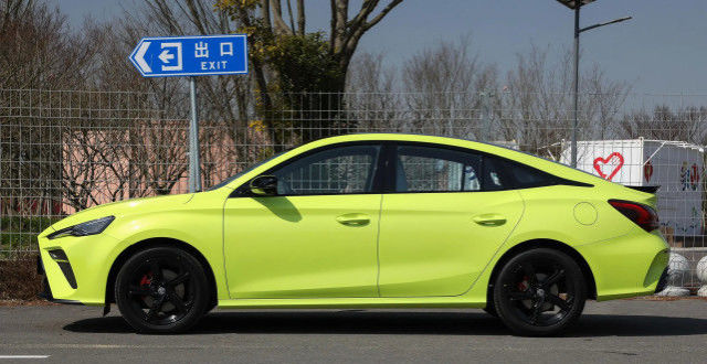 适合年轻人的潮跑,颜值实力都在线,便宜且实惠,实拍mg5天蝎座