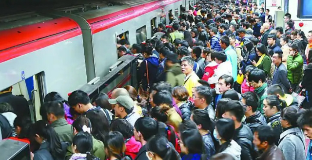 1400万人忍受极端通勤 通勤时间长到底是不是坏事？_腾讯新闻