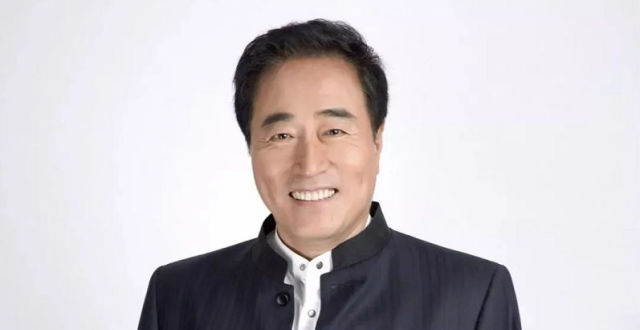 著名演员杨立新：一辈子有四个一，他的衷心给圈内外做了榜样_腾讯新闻