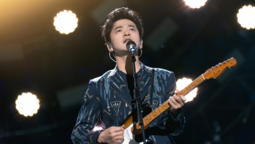 李健天行健唱享会精彩合集:弹电吉他玩摇滚,温柔献唱令人沉迷