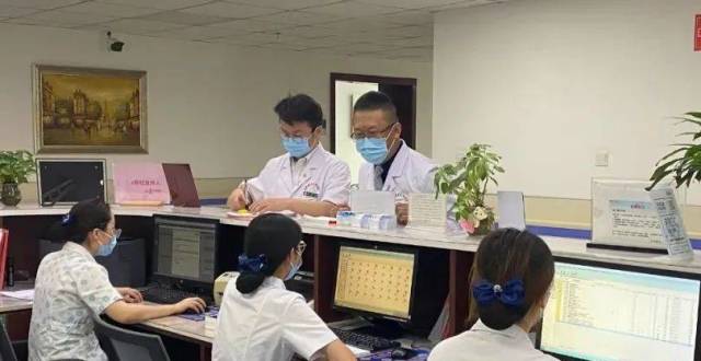 “粉红丝带”里的精医与公益担当——记甘肃省第三人民医院乳房肿瘤整形科主任赵鹏_腾讯新闻