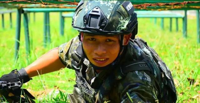 优秀！这名列兵提前晋升中士_腾讯新闻