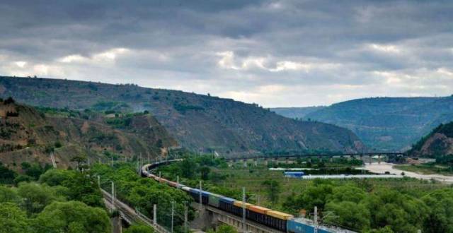 天兰铁路开通70年：沿途工业产业加速发展 区域农特产享誉全国_腾讯新闻