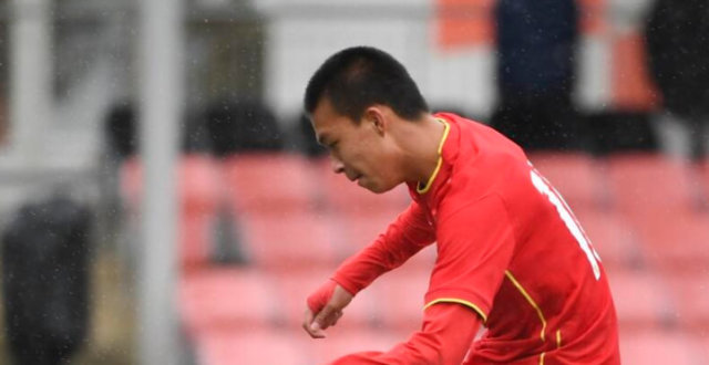 11-0！20-0！国足重返第1，6人进球，杨晨却不开心，白头发惹眼_腾讯新闻