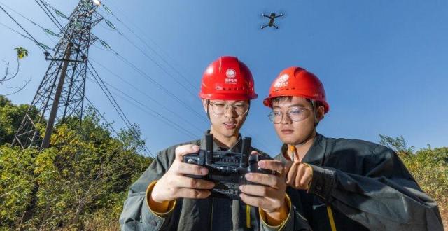 无人机飞手：小“飞手”有大效能丨“数字经济时代的新职业”系列报道_腾讯新闻