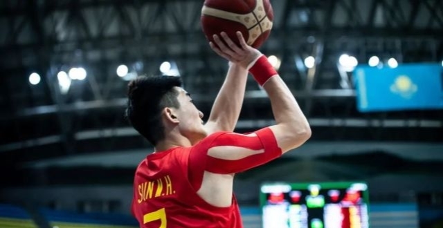 突发！周琦受伤！中国男篮连伤两大主力！世预赛要凉了_腾讯新闻
