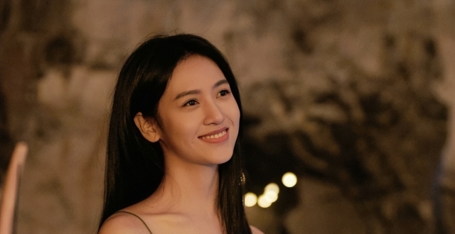 王源新歌MV二搭黄思瑞被传恋情，女方多次点赞，欧阳娜娜躺枪_腾讯新闻