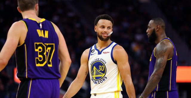 正视频重播湖人vs勇士 库里33分率队击溃湖人取得开门红