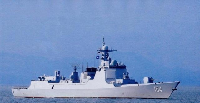 解放军厦门舰忍无可忍，霸气喊话台军最大舰艇，获得吴谦大校点赞_腾讯新闻