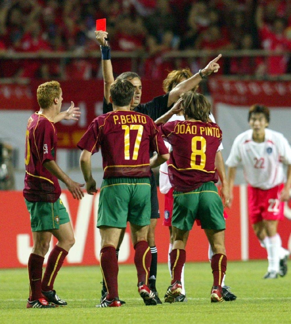 韩国与葡萄牙的恩怨,2002年世界杯,黄金一代湮没小组赛