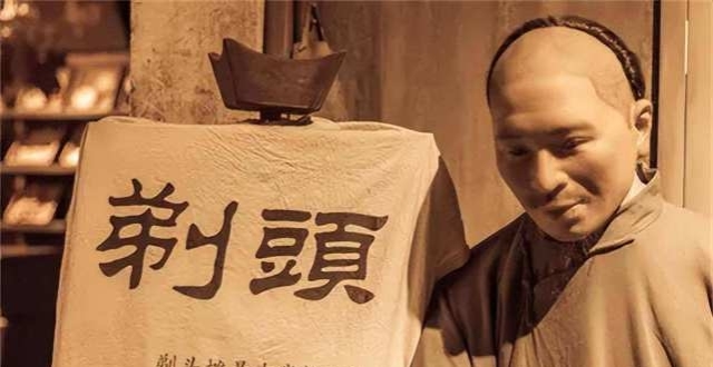 清朝皇帝日常都是怎么剃头？他们难道就不怕剃头匠趁机行刺吗？_腾讯新闻