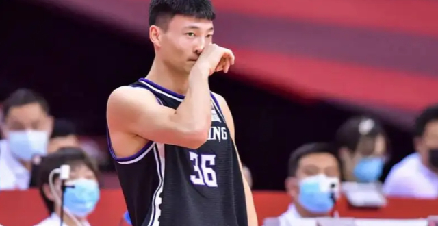 南子瑞，北手帝！辽篮第三后卫遭吐槽，反教科书上篮把杨鸣搞懵了_腾讯新闻