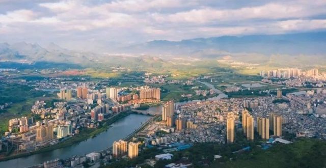 连州：以奔跑的姿态强招商、抓工业、拓农业_腾讯新闻