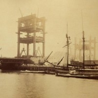 特摄片:骷髅怪兽雷德王对战黑色金古桥,完胜