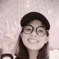 国外悍妇家中浴缸里生孩子不佩服不行